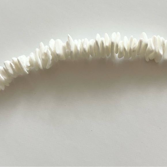 New Puka Shell Necklace - Picture 3 of 3